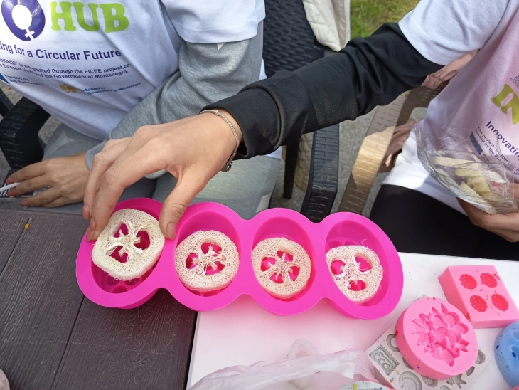 Самохрани родители и лица во социјален ризик во Неготино учеа да подготвуваат рачни изработки за продажба