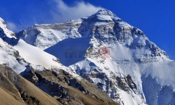 Të paktën 350 turistë shpëtohen pas stuhisë së borës në Malin Everest