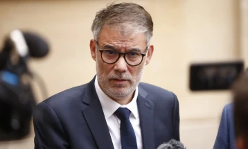 Форе: Француските социјалисти ќе гласаат против владата на Лекорну доколку нема радикални промени