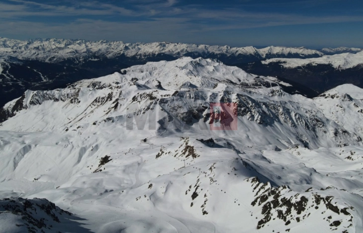 Продолжува потрагата по двајца хрватски државјани затрупани во лавина во Словенија