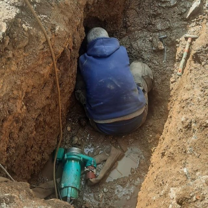 Прекин во водоснабдувањето поради десетина дефекти во мрежата во Тетово