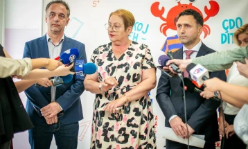 Arsimin formal nga distanca e ndjekin 30 nxënës filloristë të cilët janë në trajtim më të gjatë spitalor ose trajtim në shtëpi