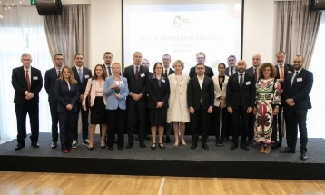 Претставници на кабинетот на министерот Салиу на Шестиот министерски состанок за интеграција на Ромите