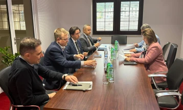 Работна средба на министерката Божиновска со британскиот амбасадор Лосон