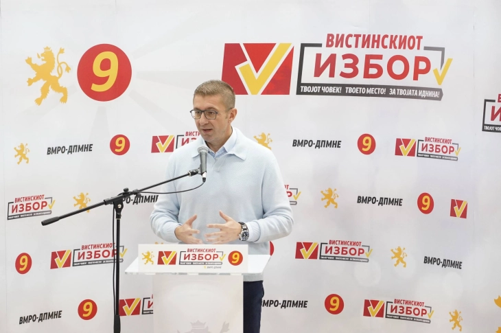 Mickoski drejtuar Filipçes: Thuaj publikisht çka mendon për mentorin dhe gurunë tënd nga Strumica