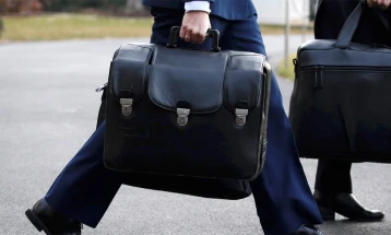 Сомнителен куфер оставен пред канцелариите на ЈП „Државни патишта“, по проверката потврдено дека куферот е празен