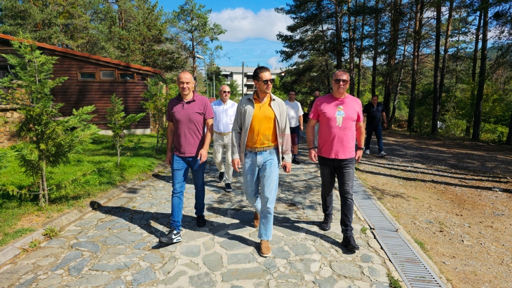 Познатиот актер Милош Биковиќ во Берово – најавена најголемата инвестиција во историјата на општината