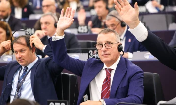 Европратениците ќе гласаат по двете иницијативи за недоверба на Европската комисија 