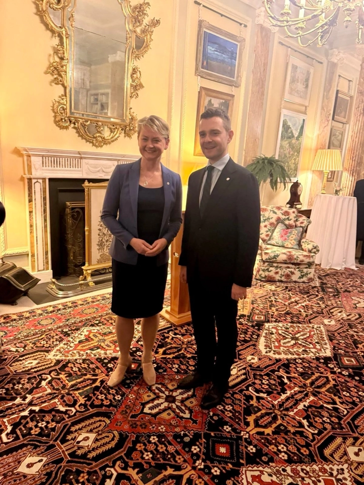 FM Mucunski meets UK counterpart Cooper in Belfast