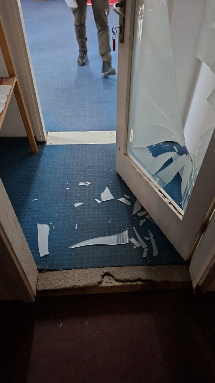 СДСМ: Искршени стакла на изборниот штаб на СДСМ во Градско