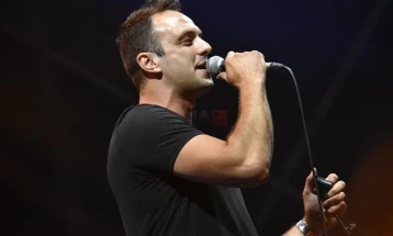 По 10 години пауза, Ламбе Алабаковски се враќа на скопската сцена