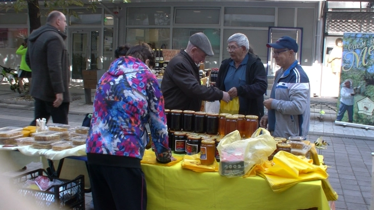 Во Штип почна Саемот на мед