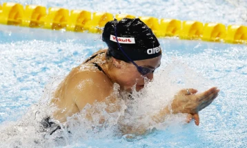 Две италијански пливачки суспендирани поради кражба