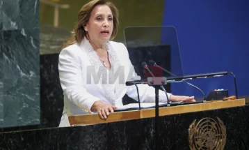 Парламентот на Перу гласаше за отповикување на претседателката Дина Болуарте