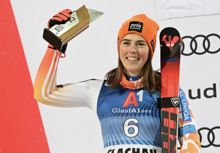 Влхова се враќа на скијањето