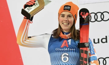 Влхова се враќа на скијањето