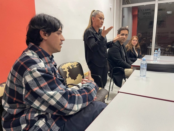 Мециновиќ и Јовановска на средба со лицата со оштетен слух, институциите мора да имаат толкувачи на знаковен јазик