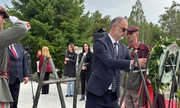 Stoilkovikj leads government delegation paying tribute at Kumanovo Memorial Ossuary