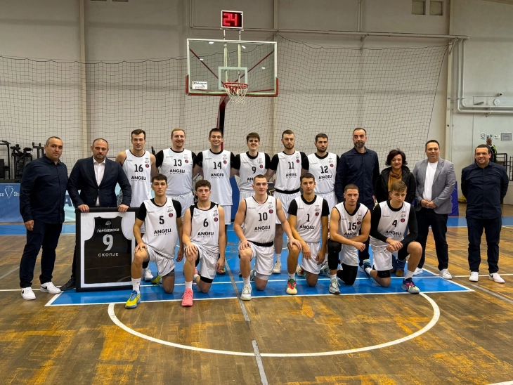 Подарок дрес од КК „Ангели“ за Ѓорѓиевски како поддршка за кандидатурата за градоначалник на Скопје