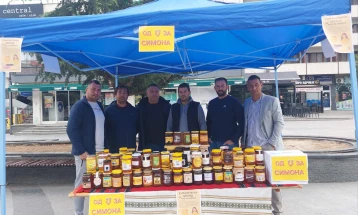 Хуманитарен настан во Кавадарци, се продава мед за да се помогне на девојче