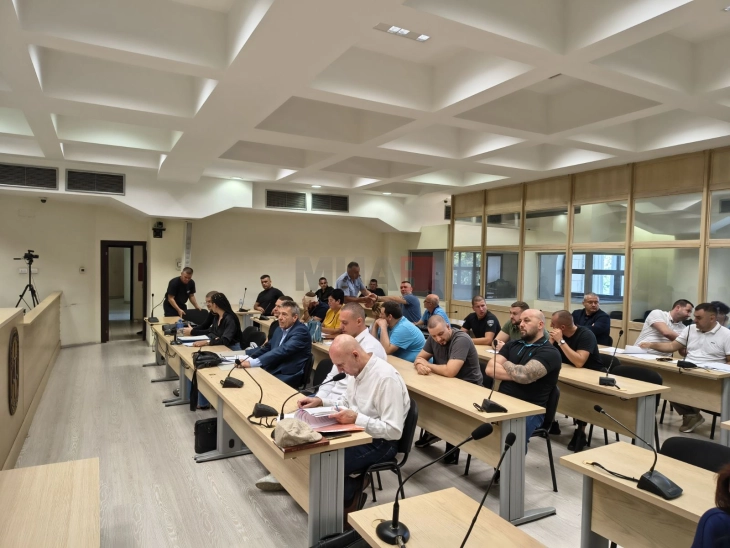 Gjykata hodhi poshtë pretendimet e mbrojtjes se Shtekli nuk është në gjendje ta ndjekë gjykimin në seancën kryesore