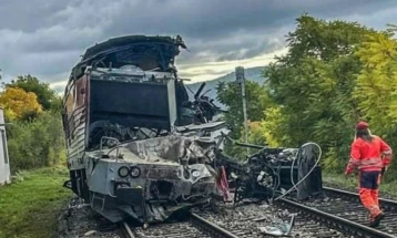 Стотина повредени во страшен судир на два воза во Словачка