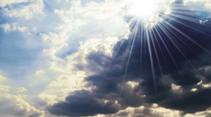 Променливо облачно време со сончеви периоди, попладне со услови за слаб локален дожд