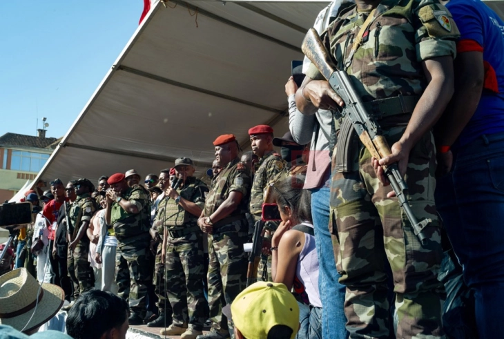 Новиот воен лидер на Мадагаскар вели дека ќе остане на власт за време на двегодишниот транзициски период