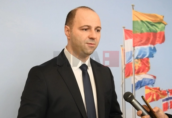 Мисајловски: Подготвени сме да ја поддржуваме Украина, но мора да се грижиме и за нашата Армија 