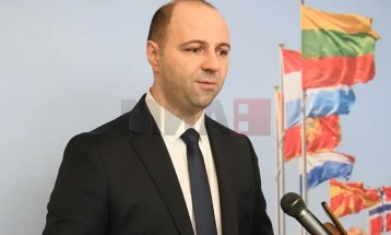 Мисајловски: Подготвени сме да ја поддржуваме Украина, но мора да се грижиме и за нашата Армија 