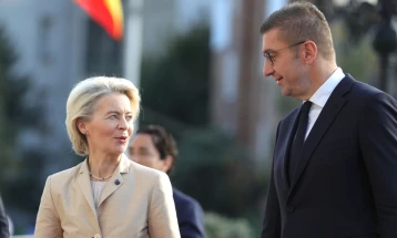 Премиерот Мицкоски ја пречека претседателката на ЕК Урсула фон дер Лајен