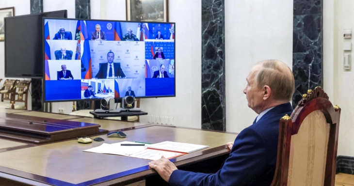 Путин го свика рускиот Совет за безбедност за да го информира за разговорот со Трамп