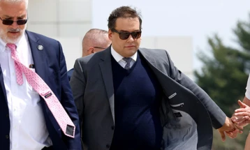 Трамп го помилува осудениот конгресмен Сантос