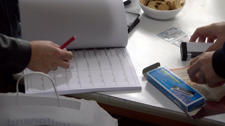 Deri në orën 15:30 kanë votuar 5.385 persona të sëmurë ose të pafuqishëm dhe 810 që vuajnë dënimin me burg ose janë në paraburgim