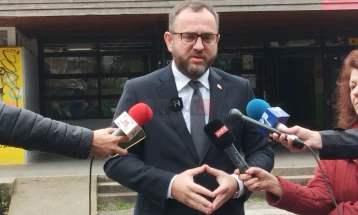 Тошковски: Гласањето започна на сите избирачки места, изборниот процес тече мирно и демократски