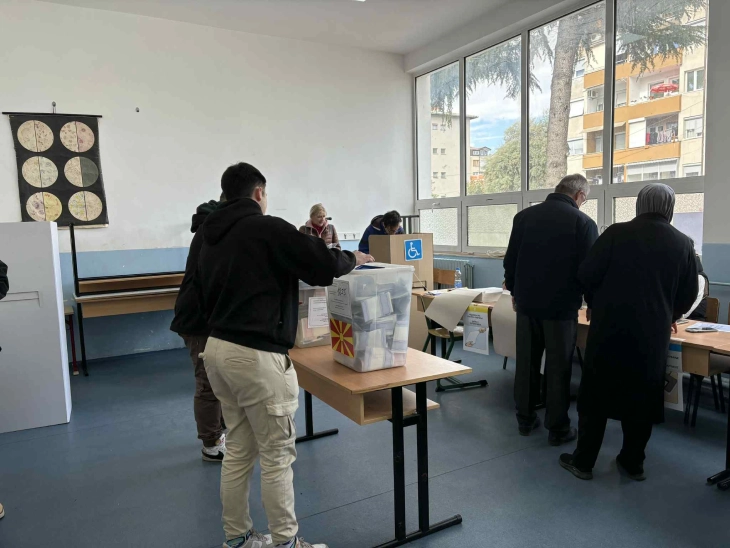 До 13 часот излезеноста во Струга е 17 отсто, во Вевчани над 33 проценти