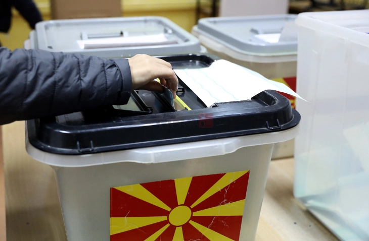 Во прв круг избрани 44 градоначалници, втор круг ќе има во 33 општини, повторување во три