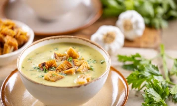 Çorbë e bardhë me pulë