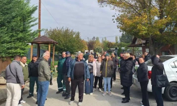 Вработените во ЈП „Паркови и зеленило“, „Флораком“ и „Луна“ на протест поради неисплатена септемвриска плата