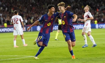 Lopez hat-trick as Barcelona rout Olympiacos 6-1 ahead of Clasico