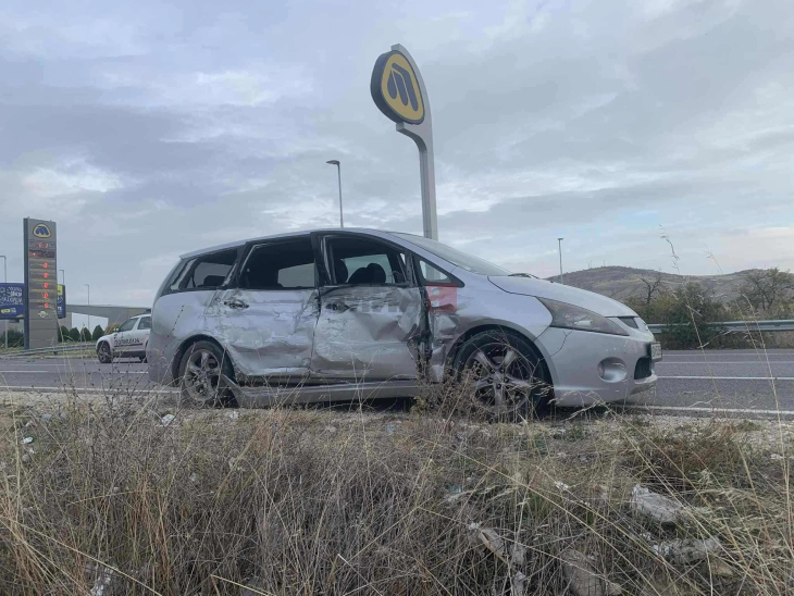 Пет лица повредени во сообраќајката кај штипската населба Три чешми