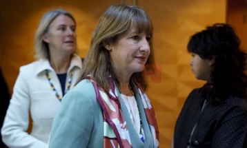 Британија го забавува растот на цените – храната поевтини, инфлацијата е под прогнозите