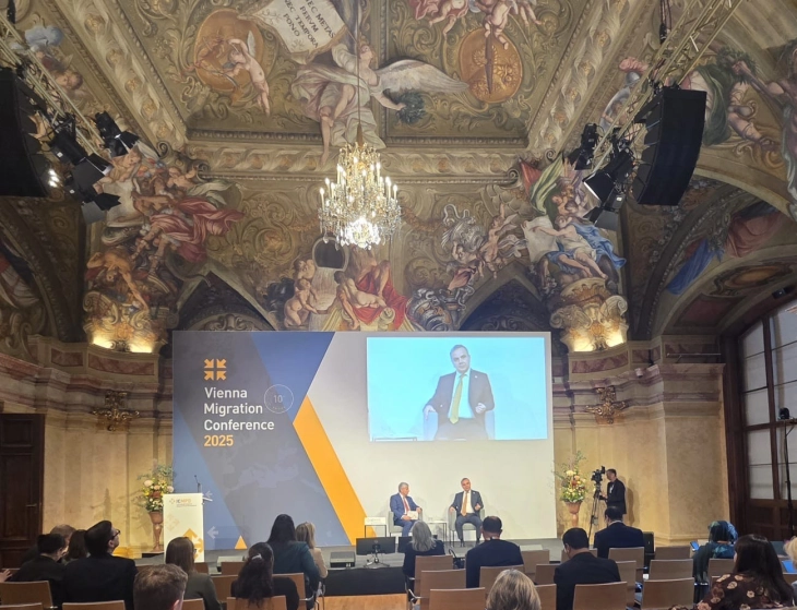 Димитровски: Не размислуваме ниту поддржуваме идеи за отворање кампови за враќање на одбиени баратели на азил