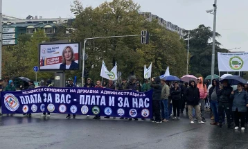 Вработени од „Паркови и зеленило“, „Флораком“ и „Луна“ повторно на протест, од 28-ми најавуваат активирање на одлуката за штрајк