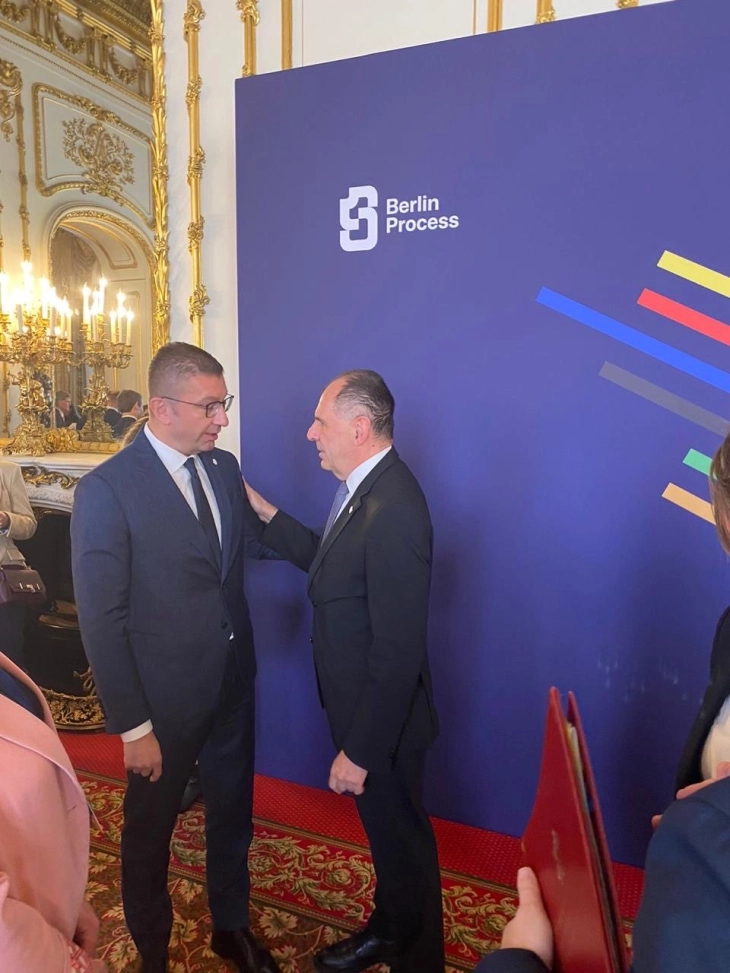 Мицкоски и Герапетритис разговарале на маргините на Самитот на Берлинскиот процес во Лондон