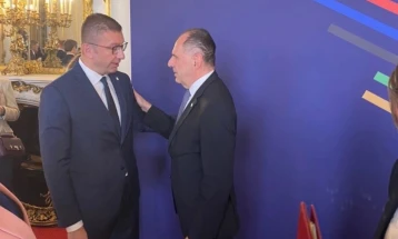 Mickoski dhe Gerapetritisi biseduan në margjinat e Samitit të Procesit të Berlinit në Londër