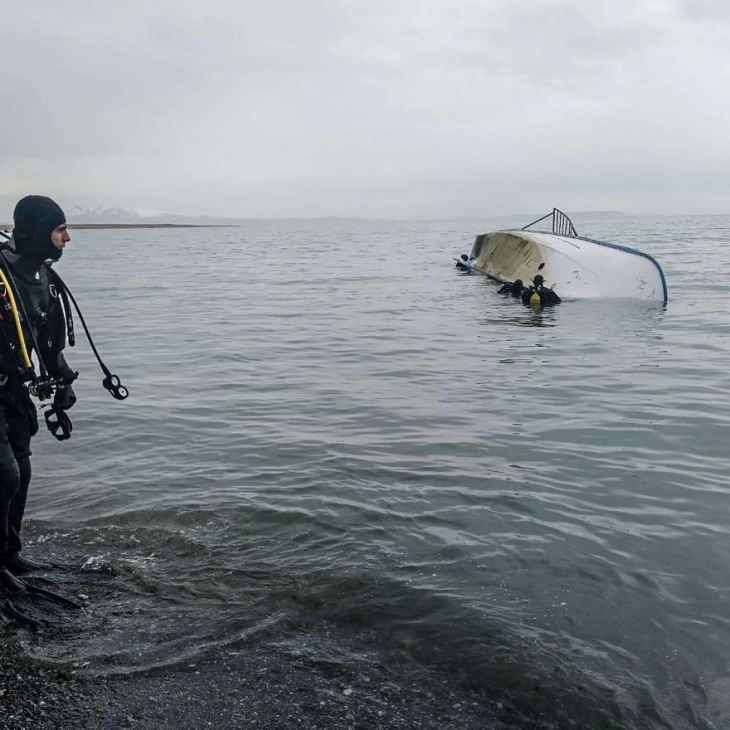 Boat sinks off Tunisian coast, killing 40 migrants