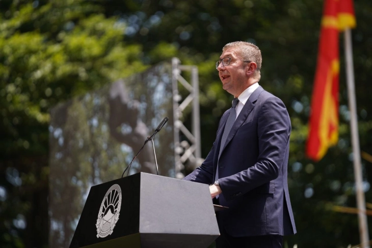 Обраќање на премиерот Мицкоски на свечената академија „Од идеја до држава“ по повод Денот на македонската револуционерна борба (во живо)