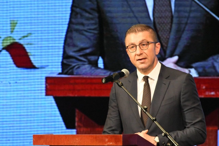 Mickoski: Asnjëherë nuk duhet lëshuar pe kur janë në pyetje interesat e identitetit tonë dhe interesat e Maqedonisë