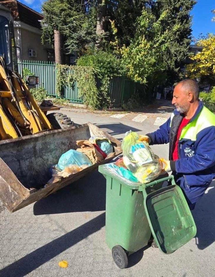 Герасимовски: Собрани три големи контејнери кабаст отпад и 25 помали контејнери, интензивно го расчистуваме сметот во Центар